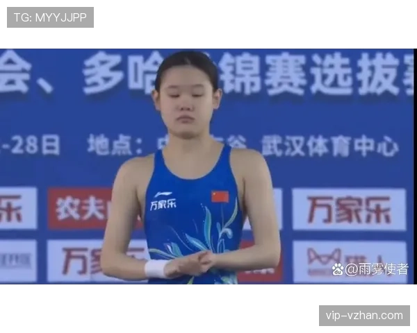 张家齐训练完偷偷吃炸鸡被拍,这届跳水冠军的自律人设绷不住了? 张家齐训练完偷偷吃炸鸡被拍,这届跳水冠军的自律人设绷不住了?